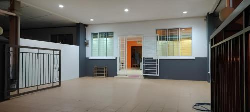 Kuching House | Cozy Natol Homestay with Breakfast in Moyan Batu Kawa