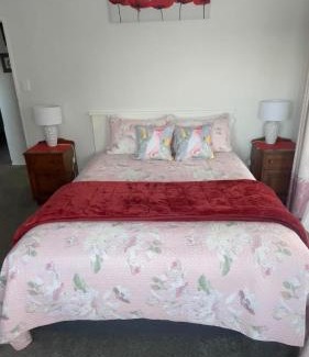 Te Kuiti House | Escape to Natthakan Heights: Oceanfront Bliss Awaits