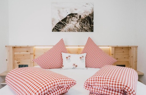 Schmirn House | Experience Nature's Beauty at Nedererhof - 4-Star Escape