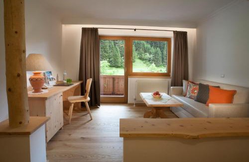 Vorderlanersbach Hotel | Explore the Tuxertal: 4-Star Nature & Wellness Retreat