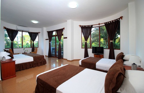 Bellavista Hotel | Relax at Natura Gardens Galápagos Hotel with Pool and Spa