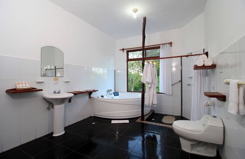 Bellavista Hotel | Relax at Natura Gardens Galápagos Hotel with Pool and Spa