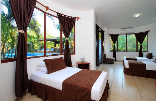 Bellavista Hotel | Relax at Natura Gardens Galápagos Hotel with Pool and Spa