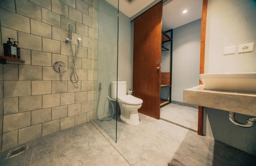 Renon House | Convenient Natural Guesthouse Near Sanur Beach & Pool Access
