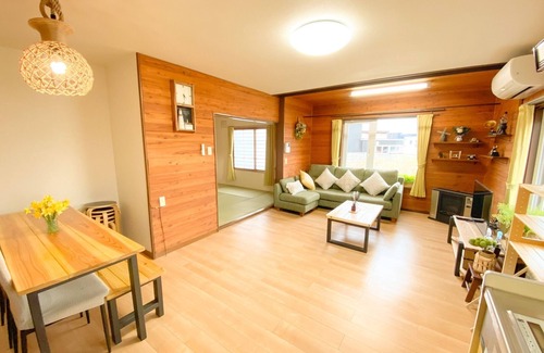 Shiraoi-cho House | Relax at Natural Mall: Hot Spring & Pet-Friendly Retreat