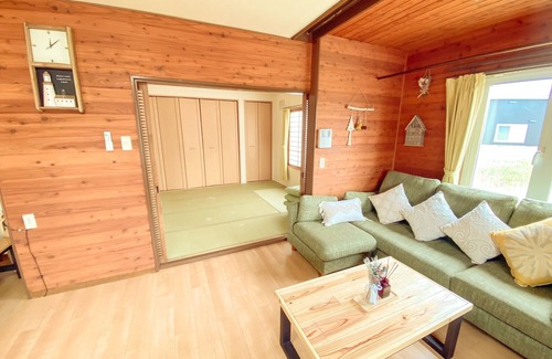 Shiraoi-cho House | Relax at Natural Mall: Hot Spring & Pet-Friendly Retreat