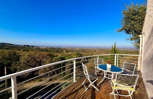 Laroque-des-Alberes Apartment | Relaxing Getaways Near the Sea with Pool and Spa