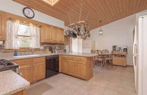 Old Fort House | Experience Nature's Beauty with Family-Friendly Amenities