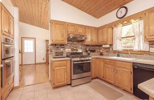 Old Fort House | Experience Nature's Beauty with Family-Friendly Amenities