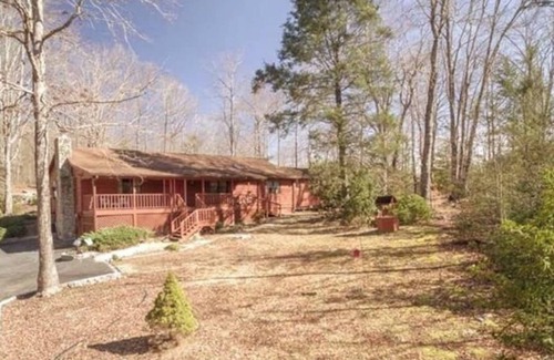 Old Fort House | Experience Nature's Beauty with Family-Friendly Amenities