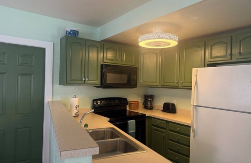 Inglis House | Nature Coast Inn and Cottages: Family-Friendly Retreat