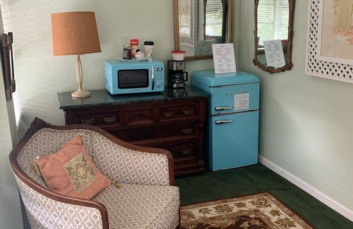 Inglis House | Nature Coast Inn and Cottages: Family-Friendly Retreat