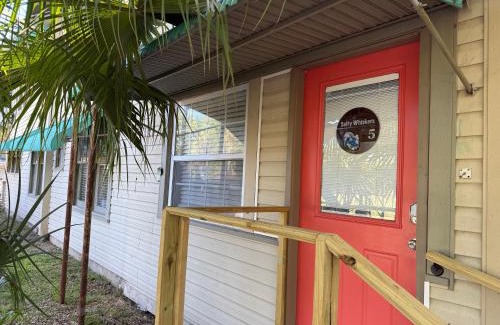 Inglis Hotel | Discover Nature Coast Inn & Cottages: 4-Star Retreat Awaits