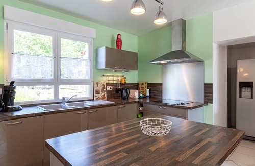 Jussey Cottage | Nature cottage by the Saône, perfect for anglers, pets allowed