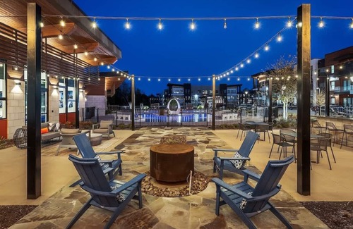 Richardson Apartment | Modern Retreat for Nature Lovers with Pool and Gym Access