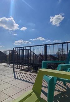 Menetru-le-Vignoble House | Scenic Nature et Vue with Oceanfront Amenities, Rated 8.9