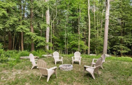 Sparrow Bush House | Nature Getaway - Creek, Firepit, Deck, Privacy - Delaware River
