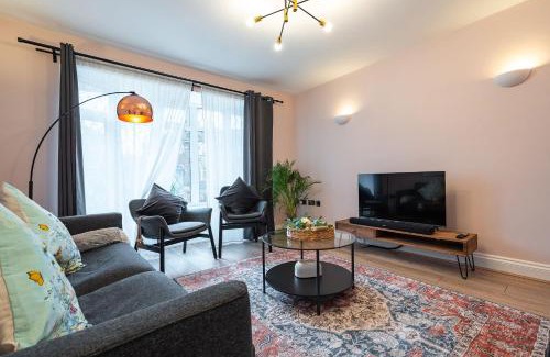 Trafford House | Nature Inspired Bungalow: 9.8 Rated & Child Friendly Stay