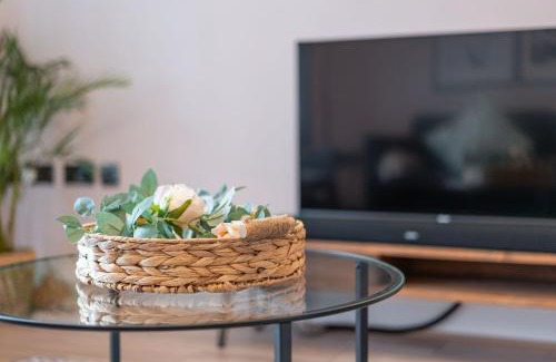 Trafford House | Nature Inspired Bungalow: 9.8 Rated & Child Friendly Stay