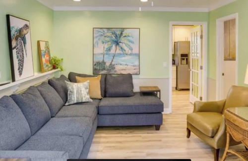 Apalachicola Cottage | Nature lover’s cottage Kayak or relax on Mitchell Creek -3 miles to Apalachicola