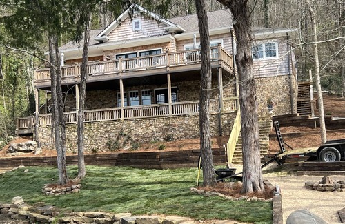 Groveoak House | Secluded Waterfront Cabin on Lake Guntersville - 10/10 Rated!