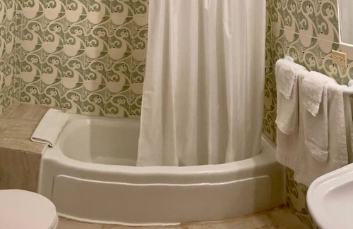 Cave Bed & Breakfast | Paradise Escape: Family-Friendly Retreat by Caribbean Waters