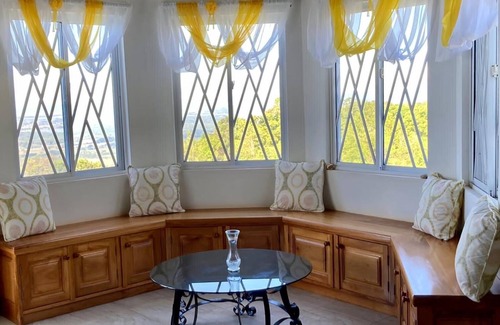 Cave Bed & Breakfast | Paradise Escape: Family-Friendly Retreat by Caribbean Waters