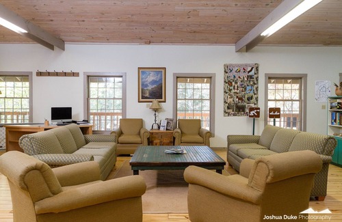Huntsville Cabin | Nature Lovers Retreat: Perfect Venue for Gatherings & Events