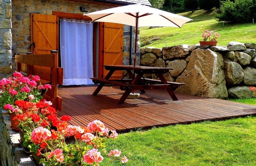 Bun Ski Chalet | Unforgettable Nature Retreat at La Bergerie de Sentantony