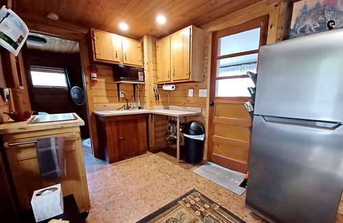 Oxford Cabin | Peaceful Nature Nook Cabin: Ideal Retreat Near the Dells