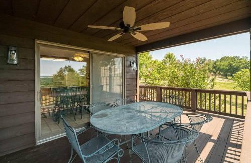 Bonne Terre House | Ideal Escape: Hiking Haven with Lakeside & Rolling Hills Views
