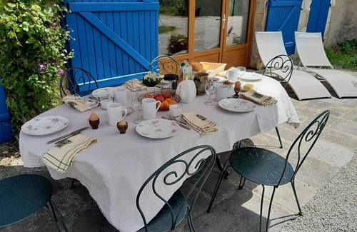 Souvigny Cottage | Discover Gite Souvigny: 4 Bedrooms & Inviting Amenities