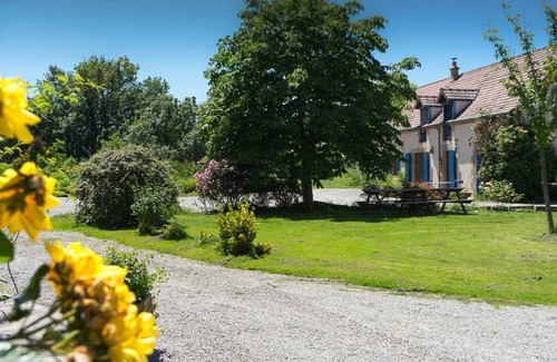 Souvigny Cottage | Discover Gite Souvigny: 4 Bedrooms & Inviting Amenities