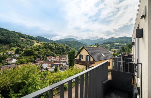 Buehlertal Apartment | Nature Room 'Waidmannsheil' with Balcony, Wi-Fi and Air Conditioning