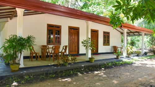 Inamaluwa House | Budget-Friendly Nature Royal Resort with Breakfast Included