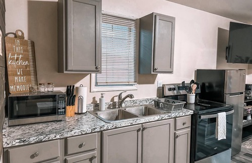 Cave Spring Cabin | Relax at Nature's Cedar Creek Getaway with Spa & Hot Tub