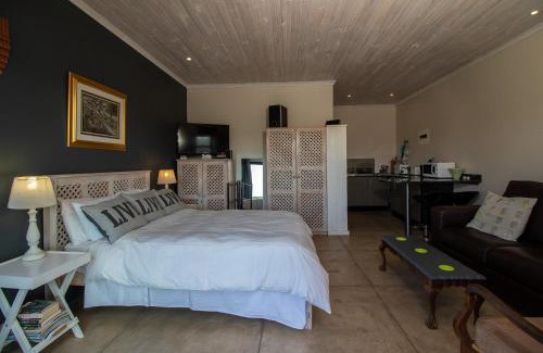 Kenton on Sea Apartment | Cozy Nature's Cottage with Kitchen & 9/10 Guest Rating