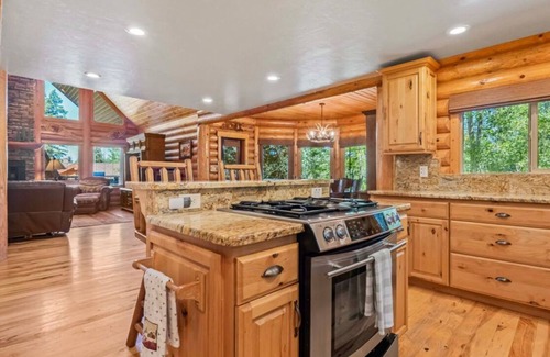 McCall Cabin | Nature's Delight, Family-Friendly Cabin w/ Private