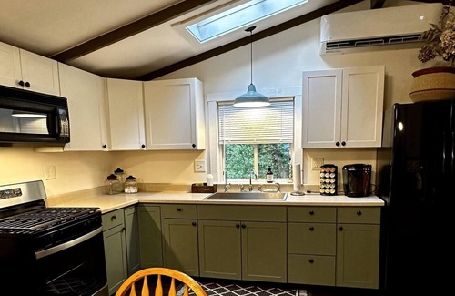 Delta Cabin | Experience Nature's Grove Cabin: Top Rated with Breakfast
