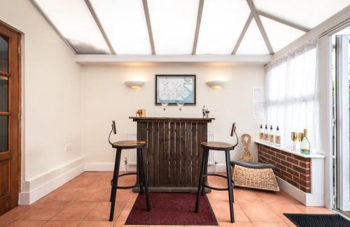 New Forest District House | Serene Forest Cottage: Pet-Friendly Retreat with High Ratings