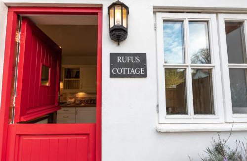 New Forest District House | Serene Forest Cottage: Pet-Friendly Retreat with High Ratings