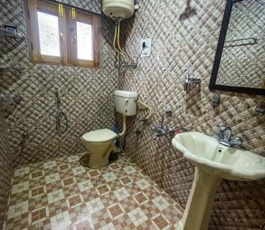Brein House | Family-Friendly Nature's Resort with Relaxing Hot Tub