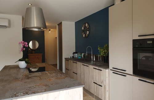 La Roque-sur-Pernes House | Explore Nature, Sport & Wellness in Enchanting Provence