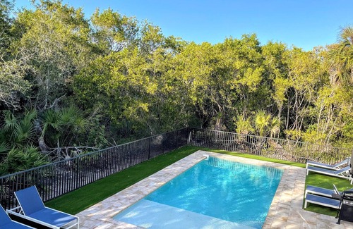 Fort Myers Beach House | Experience Nature View #3: Pet-Friendly with Pool & Spa