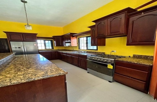 Corozal House | Nature view in a quiet urban neighborhood 1-bedroom house with WiFi and AC