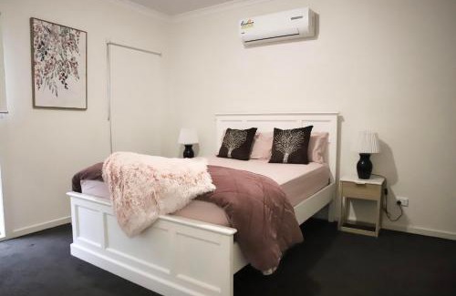 Brookfield Villa | Discover Nature Walk-Brookfield: Child-Friendly Retreat