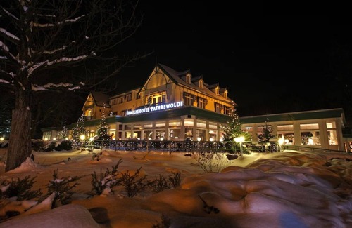 Schelfhorst Hotel | Nature Walks and Museum Tours Are Just Minutes From Your Stay! Outdoor Pool