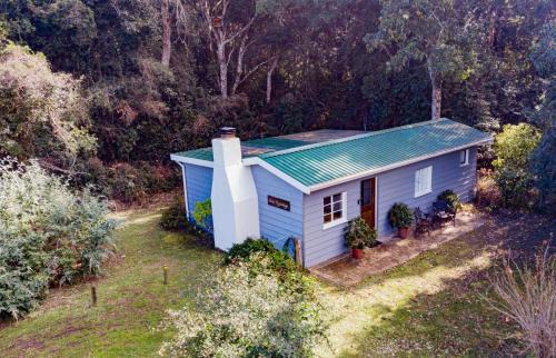 Die Barakke House | Explore Natures Way Bush Pig Cottage: Pet Friendly Getaway