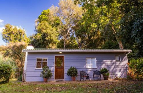 Die Barakke House | Explore Natures Way Bush Pig Cottage: Pet Friendly Getaway