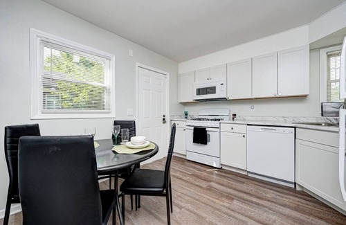 Indianapolis House | Cozy 2-Bedroom Retreat in Indianapolis with Great Amenities